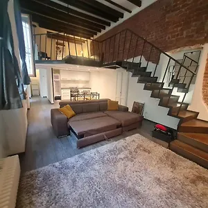 Apartment Isola - Ugo Bassi Charme Loft, Milan